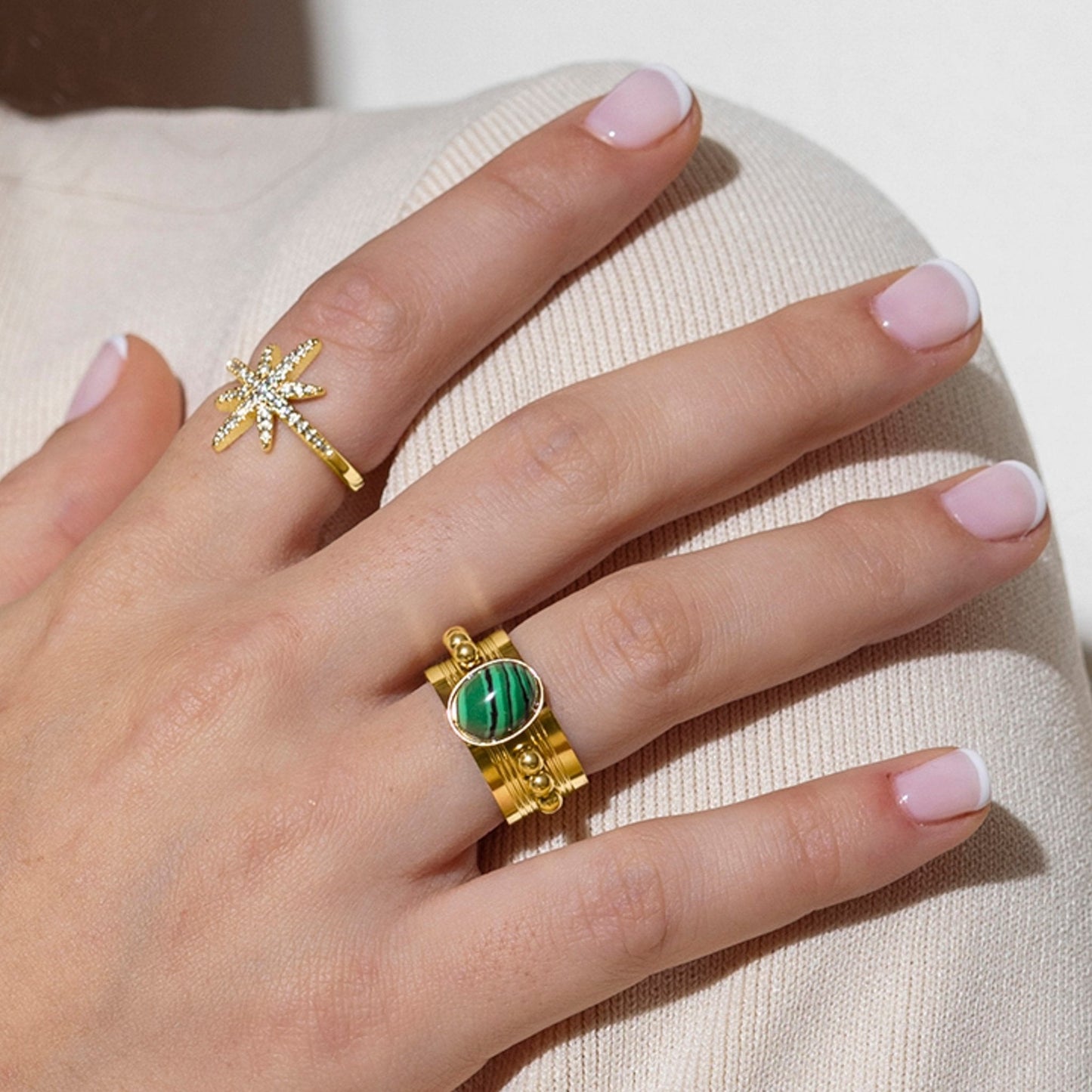 Anillo acabado en oro amarillo 18k