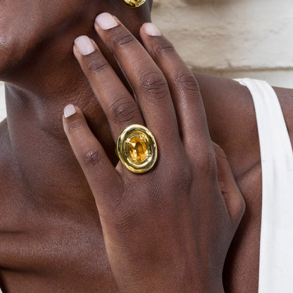 Anillo acabado en oro amarillo 18k