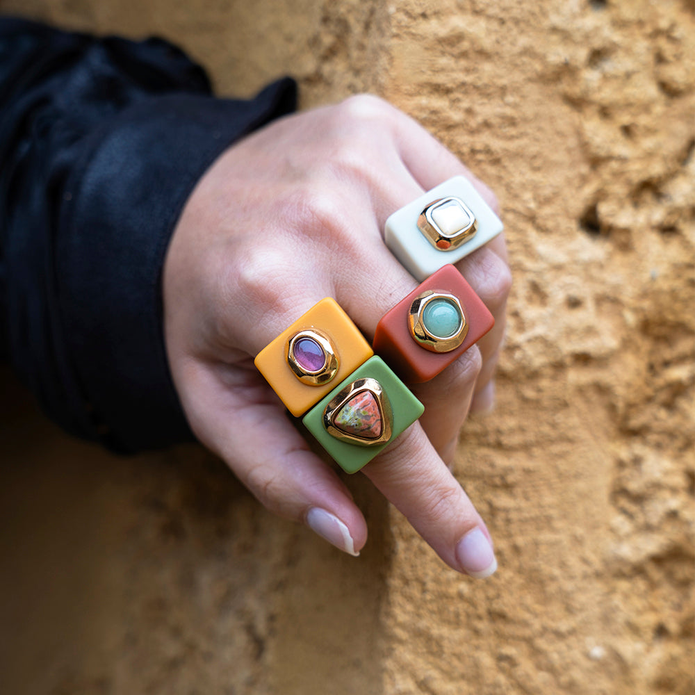 Anillo grande color mostaza Amatista