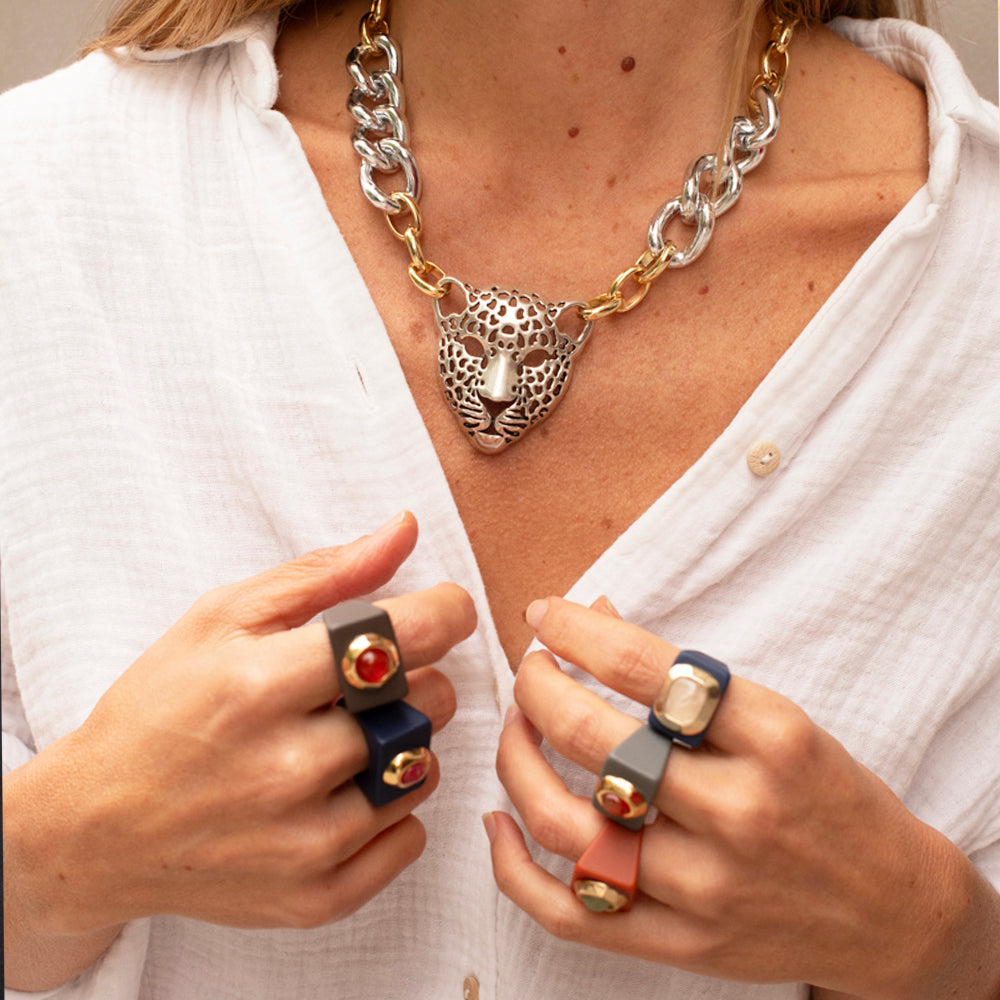 Anillo mujer gris con agata miel