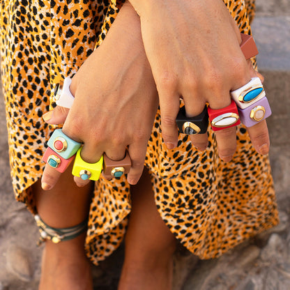 Anillo para mujer color moka con piedra turquesa