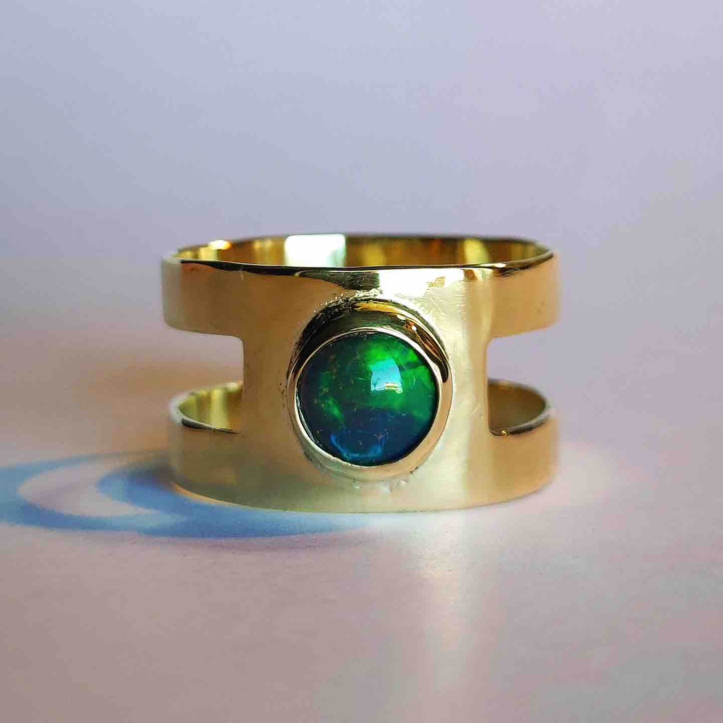 Anillo Ancho Egipcio con Ópalo
